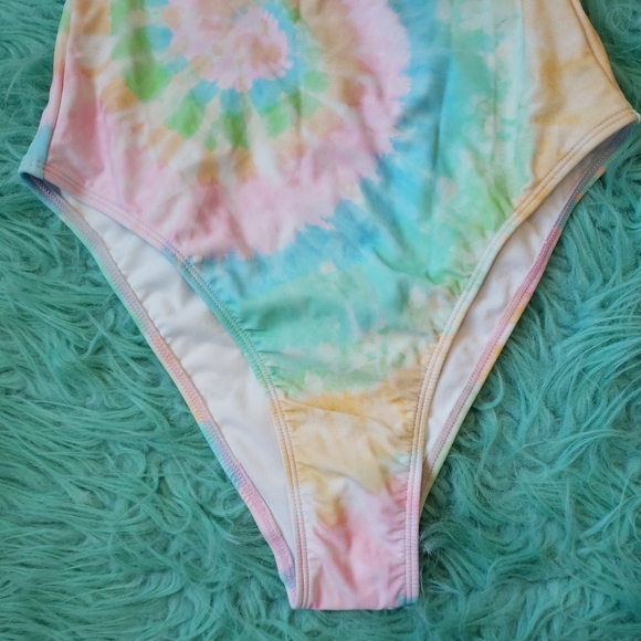 NWOT Stoney Clover Lane Tie Dye High Cut Cheeky One Piece SwimSuit - Picture 3 of 7